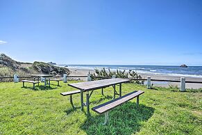 Bungalow w/ Wraparound Deck - 8 Mi to Brookings