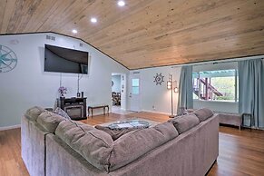Bungalow w/ Wraparound Deck - 8 Mi to Brookings