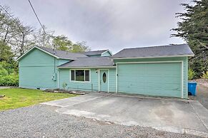 Bungalow w/ Wraparound Deck - 8 Mi to Brookings