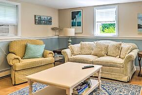 Quaint Cape Cod Apartment - 2 Mi to Monument Beach