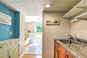 3 Mi to Bourne Scenic Park: Quaint Cape Cod Apt