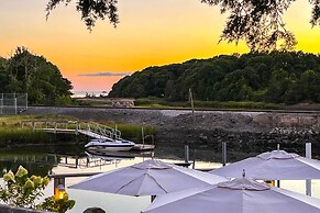 3 Mi to Bourne Scenic Park: Quaint Cape Cod Apt
