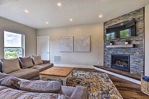 Walk To Golf: Modern Mtn-view Home in Granby