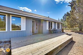 Tranquil Bend Vacation Home: Decks, Mountain View!