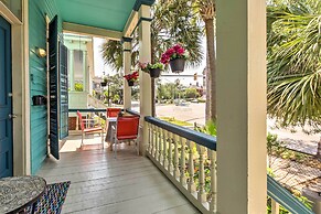 Historic Galveston Apartment - 1 Mi to The Strand!