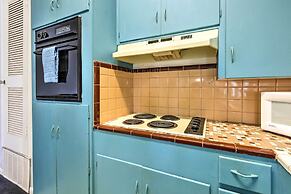 Historic Galveston Apartment - 1 Mi to The Strand!