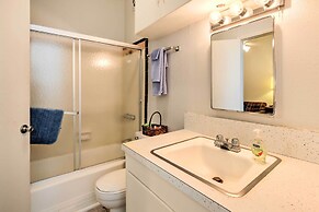 Historic Galveston Apartment - 1 Mi to The Strand!