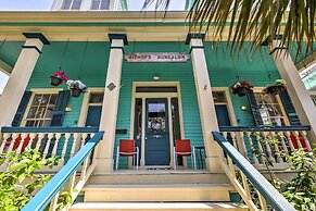 Historic Galveston Apartment - 1 Mi to The Strand!