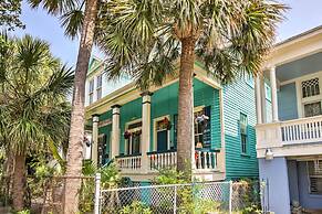 Historic Galveston Apartment - 1 Mi to The Strand!