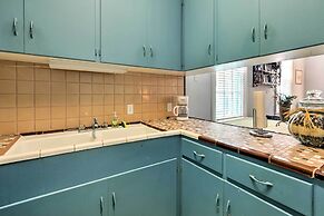 Historic Galveston Apartment - 1 Mi to The Strand!