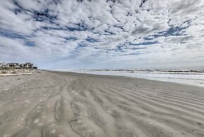 Steps to Beach: Galveston Vacation Rental!