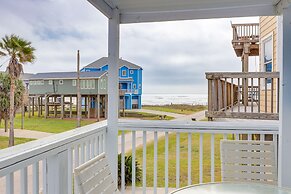 Steps to Beach: Galveston Vacation Rental!
