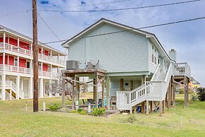 Steps to Beach: Galveston Vacation Rental!