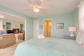 Steps to Beach: Galveston Vacation Rental!
