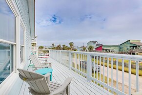 Steps to Beach: Galveston Vacation Rental!