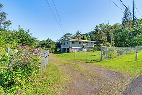 Keaau Apartment on Beautiful Acre w/ Pool & Deck!