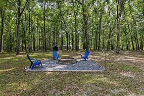 Serene Live Oak Home w/ Fire Pit by River + Sosmp!