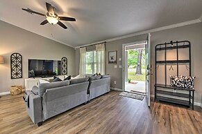 Serene Live Oak Home w/ Fire Pit by River + Sosmp!