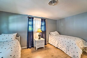 Peaceful Venice Villa w/ Patio - 2 Miles to Beach!