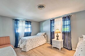 Peaceful Venice Villa w/ Patio - 2 Miles to Beach!