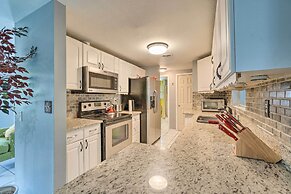 Peaceful Venice Villa w/ Patio - 2 Miles to Beach!