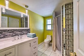 Peaceful Venice Villa w/ Patio - 2 Miles to Beach!