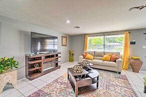 Peaceful Venice Villa w/ Patio - 2 Miles to Beach!