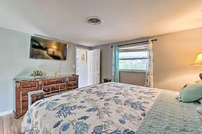Peaceful Venice Villa w/ Patio - 2 Miles to Beach!