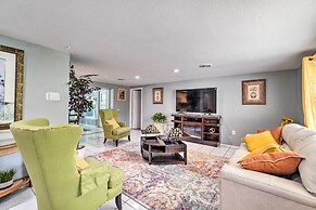 Peaceful Venice Villa w/ Patio - 2 Miles to Beach!