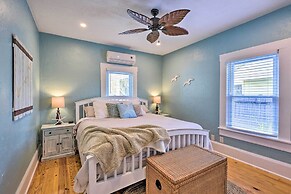 Bright Bradenton Retreat: 1 Mi to Downtown!