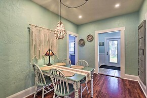 Bright Bradenton Retreat: 1 Mi to Downtown!