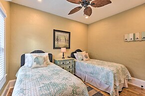 Bright Bradenton Retreat: 1 Mi to Downtown!