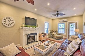 Bright Bradenton Retreat: 1 Mi to Downtown!