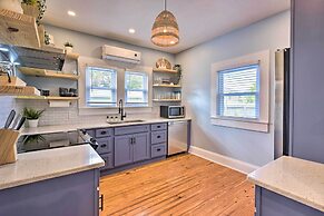 Bright Bradenton Retreat: 1 Mi to Downtown!