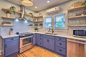 Bright Bradenton Retreat: 1 Mi to Downtown!