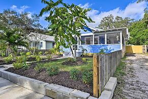 Bright Bradenton Retreat: 1 Mi to Downtown!