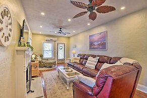 Bright Bradenton Retreat: 1 Mi to Downtown!