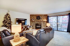 Walk to Ski Resort: Breckenridge Condo w/ Hot Tub!