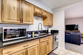 Walk to Ski Resort: Breckenridge Condo w/ Hot Tub!