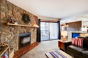 Walk to Ski Resort: Breckenridge Condo w/ Hot Tub!