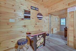 Kodak Getaway w/ Covered Decks + Game Room!