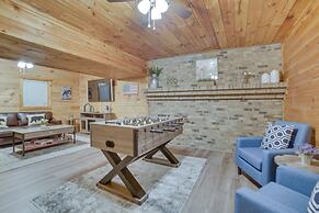 Kodak Getaway w/ Covered Decks + Game Room!