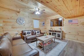 Kodak Getaway w/ Covered Decks + Game Room!