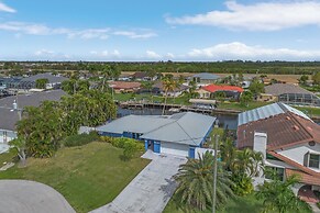 Canal-front Oasis w/ Dock & Kayaks in Cape Coral!