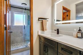 Walk to Ski Lift: Breckenridge Retreat w/ 2 Decks!