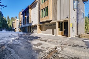 Walk to Ski Lift: Breckenridge Retreat w/ 2 Decks!