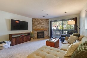 Walkable Frisco Condo: Mtn Views & Shared Hot Tub!