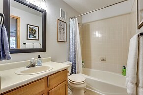 Walkable Frisco Condo: Mtn Views & Shared Hot Tub!