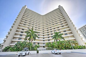 Beachfront Marco Island Condo w/ Pool Access!