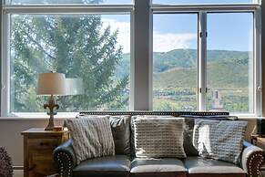 Tranquil Avon Vacation Unit w/ Luscious Views